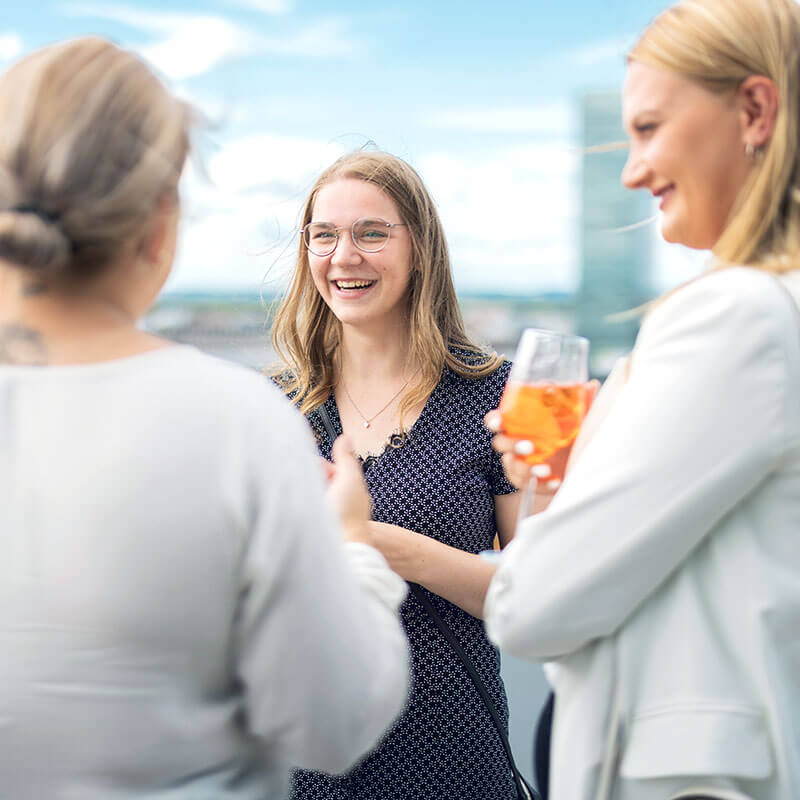 Mitarbeiterinnen von RED während dem Sommerfest 2021 in München.